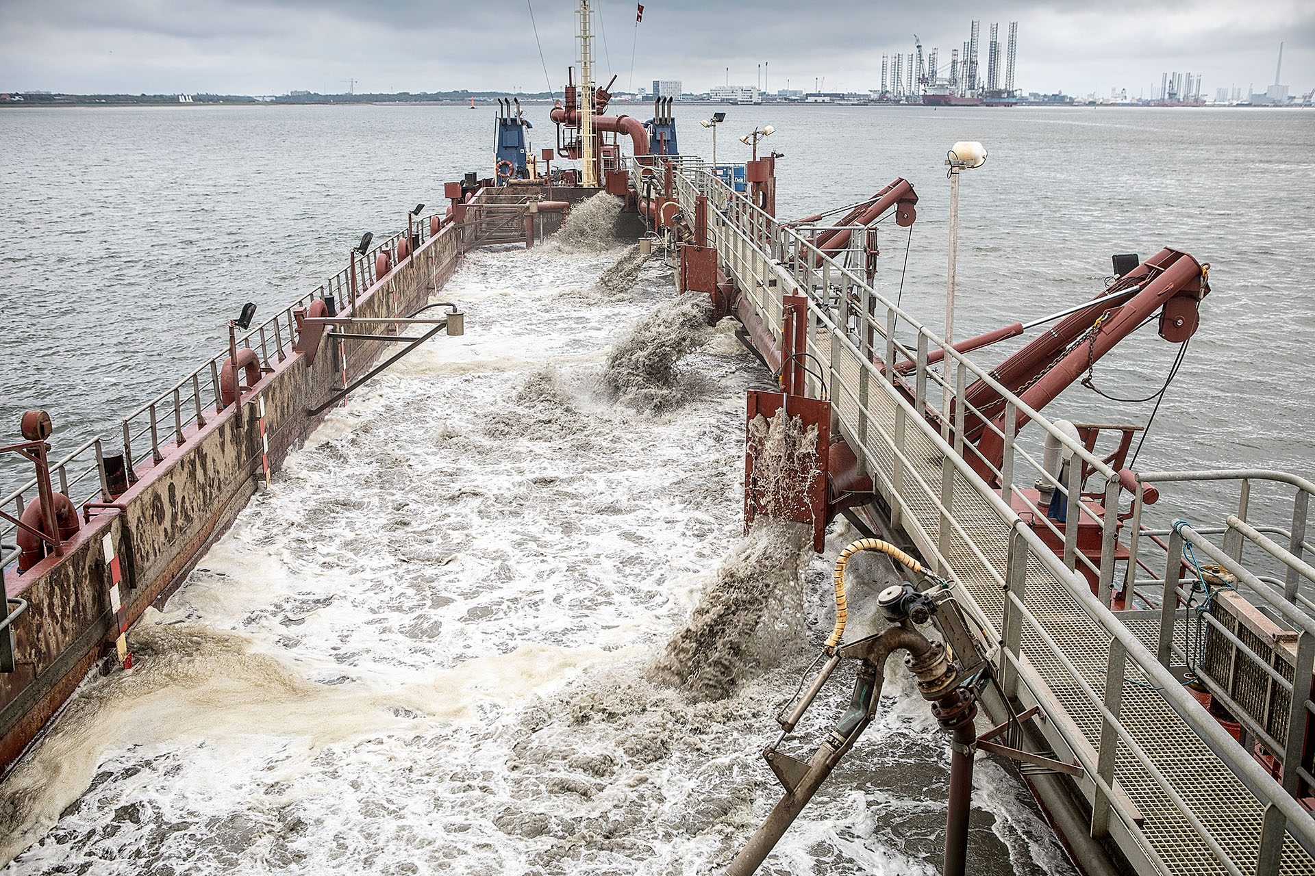 POE Sandsuger 012 dredging