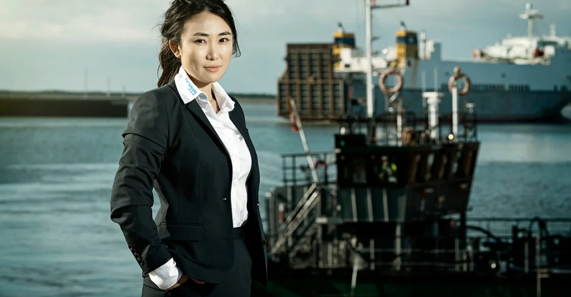 PE Tracy Jin 001