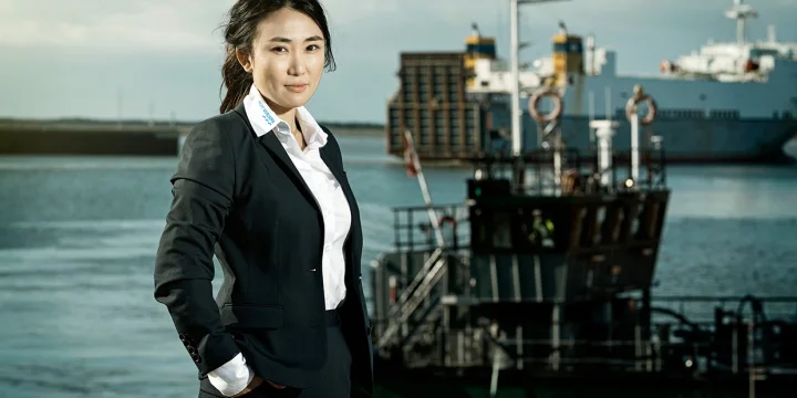 PE Tracy Jin 001